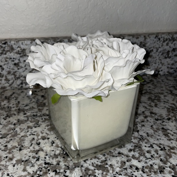 White Faux Roses in Glass Vase (Floral Arrangement) Decor - Picture 3 of 6